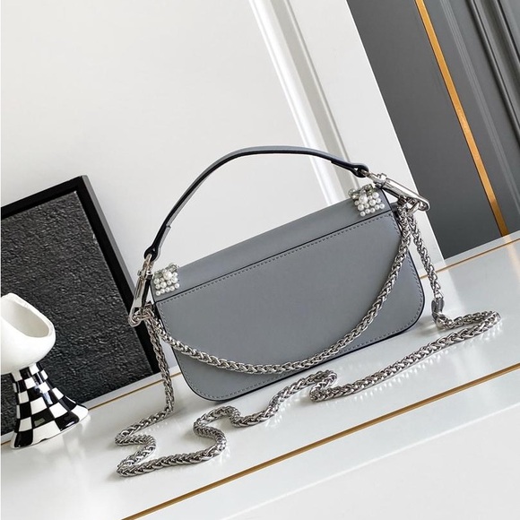Elegant Gray Designer Handbag with Embellishments - Picture 3 of 6